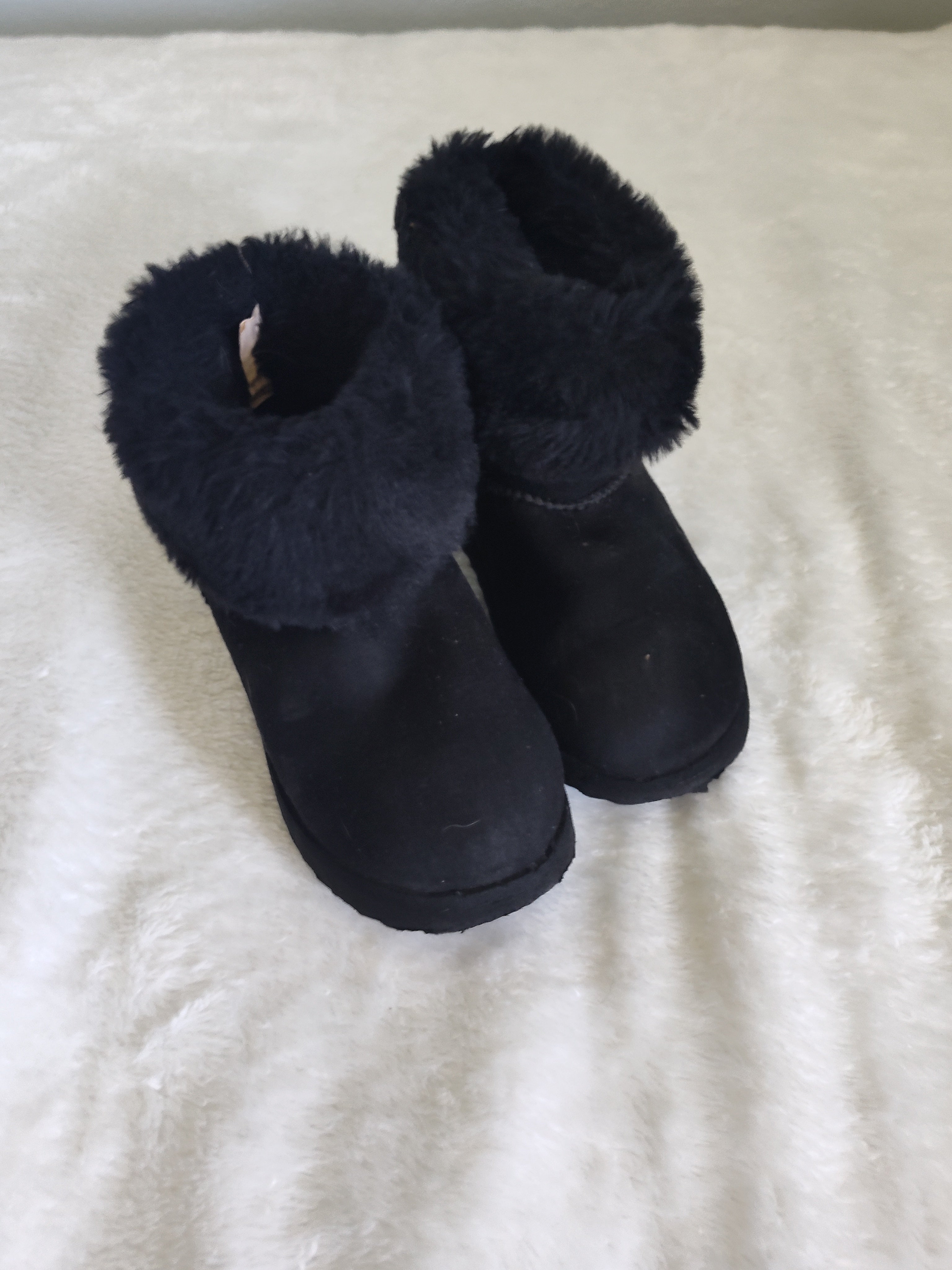 Pre-loved Black Faux Fur Boots – Child Size 7
